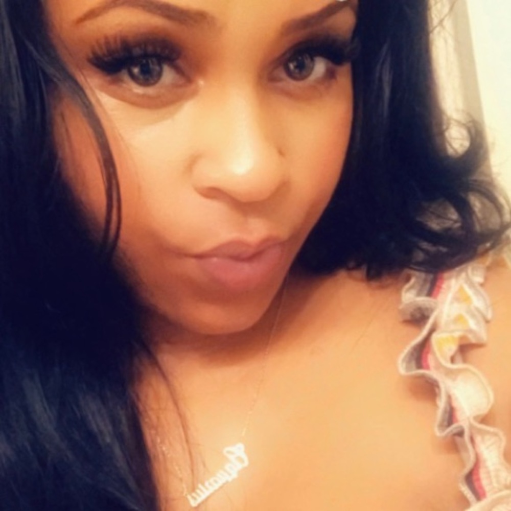 Meet your Posher, Moneerah